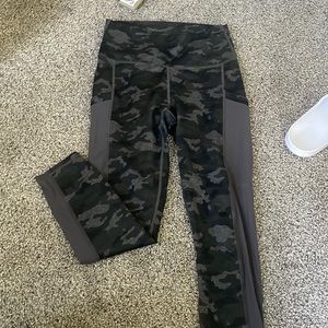 Fabletics cropped camo leggings